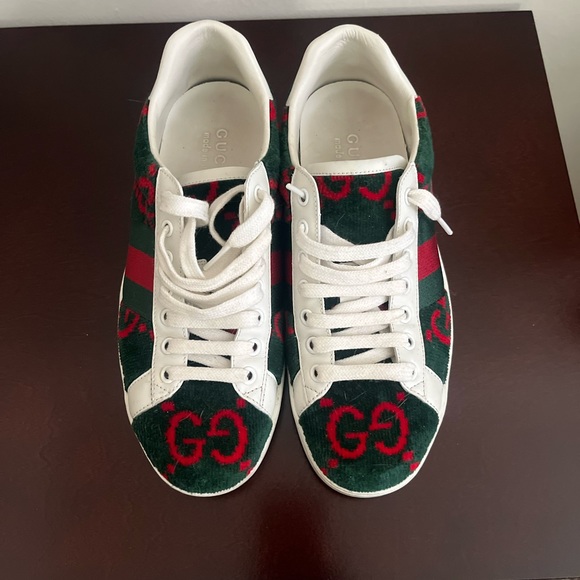 Gucci Sneakers - Picture 1 of 4